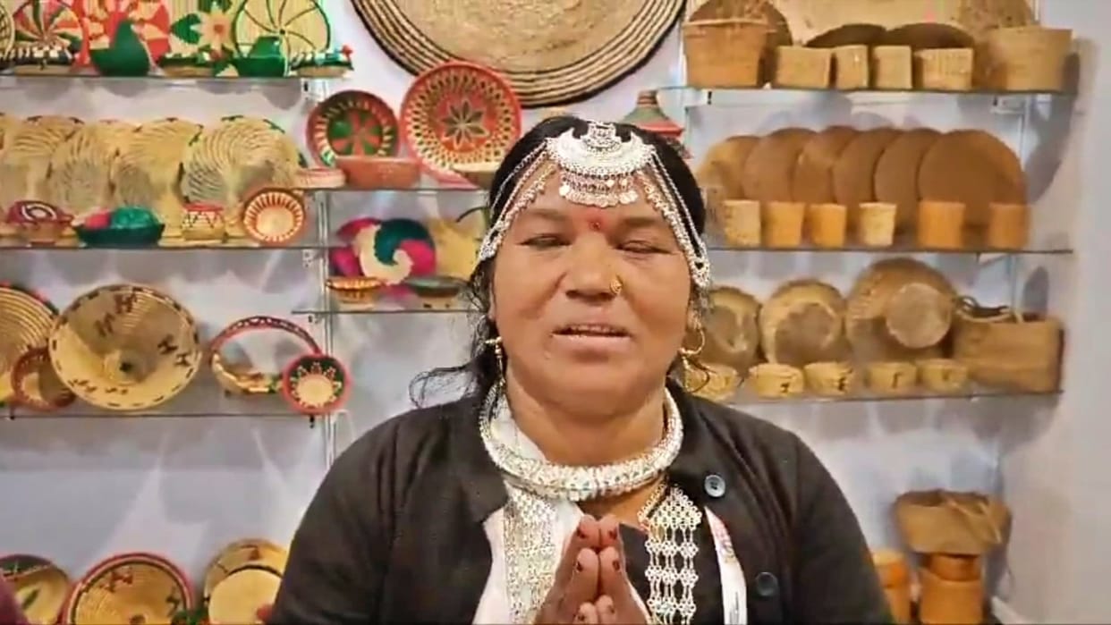 Bihar: Art of Nirmala Devi and Kaushalya Devi of Bagha got national recognition, PM Modi praised them in Delhi