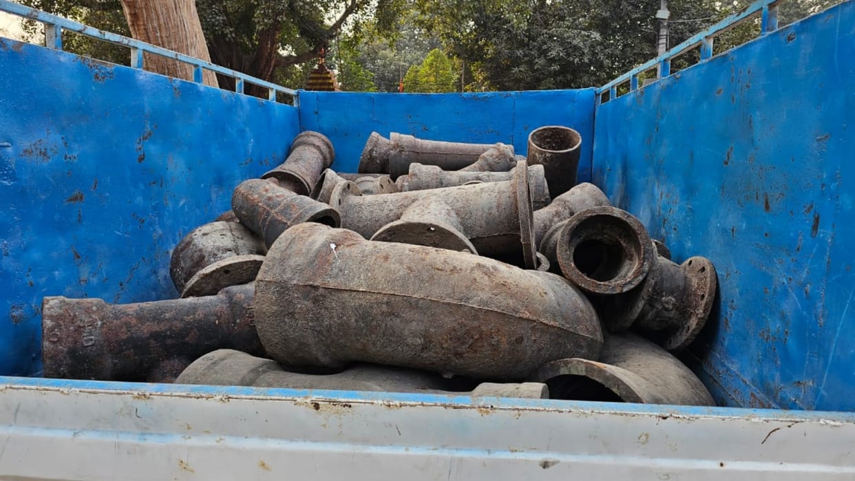 Bihar news : PHED department corruption took out goods from the store PHED division motihari bihar police