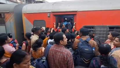 Bihar: how crowded trains to Prayagraj Kumbh Mela from Bihar DM in action after Delhi railway station stampede
