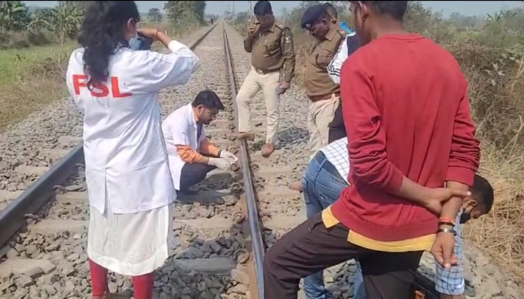 Bihar News: Bodies of uncle and nephew found on Darbhanga-Sitamarhi railway track; Murder, Bihar Police