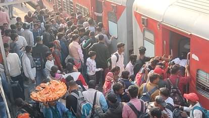 Bihar: how crowded trains to Prayagraj Kumbh Mela from Bihar DM in action after Delhi railway station stampede