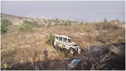 MP Road Accident News: Bolero fell into ditch in Sidhi four Mahakumbh devotees died and Four injured