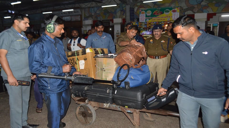 New Delhi Railway Station Stampede Lesson not learned in Agra