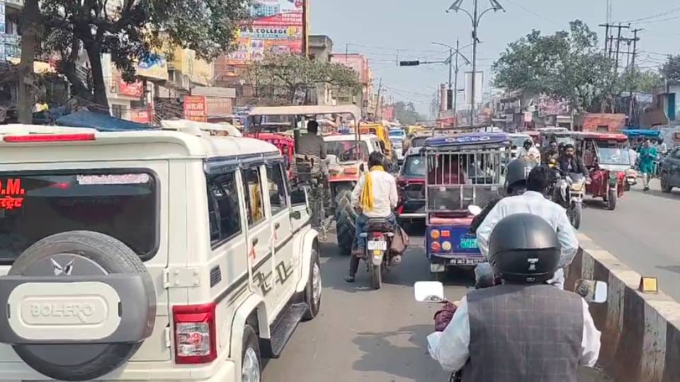 Barabanki traffic system collapsed there was jam all around from ambulances to bikes were stuck