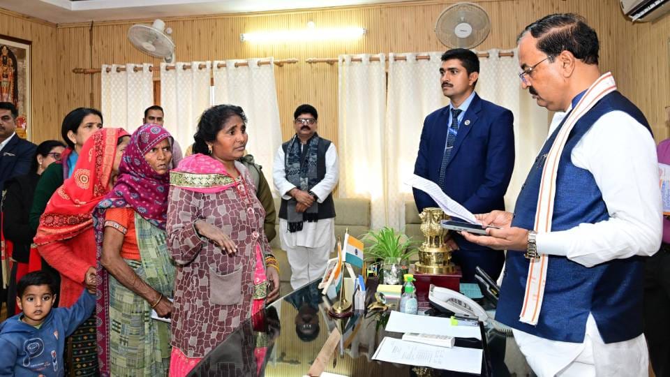 Deputy CM Keshav Maurya heard public problems in Lucknow and directed officials to resolve them