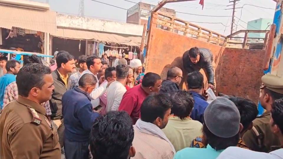 student died after being hit by DCM in Shravasti who going to school