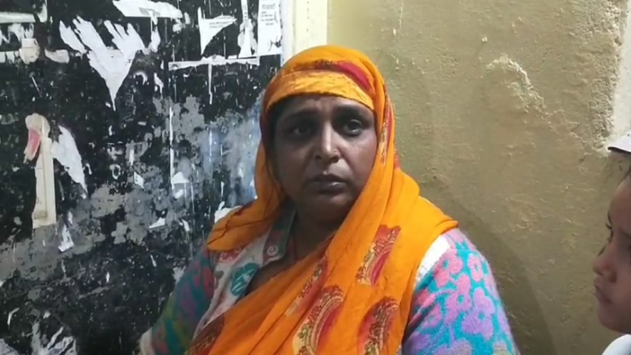 UP News Gold stolen from woman's bag in Khajuraho passenger train