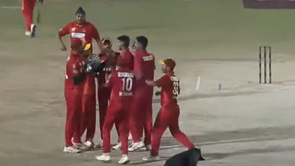 Warriors Mathura vs Super Challengers Agra and Kashi Knights vs Blasters Jhansi LLC Ten10 Live Updates