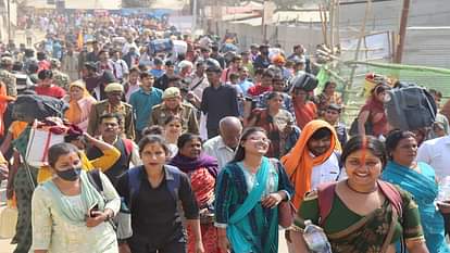 Infinite faith of faith gathered on the banks of Sangam, the procession of devotees is not stopping