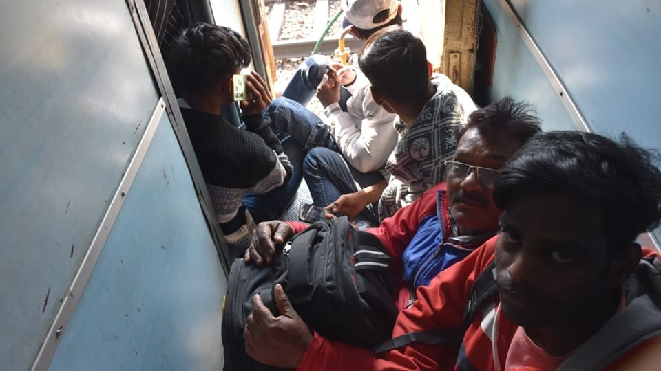 Moradabad Railway Station: Panic due to Delhi accident...1500 tickets cancelled, crowd still did not reduce