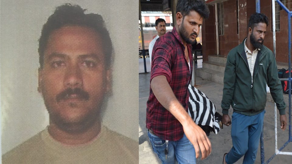 Passenger dies in Karnataka Express agra