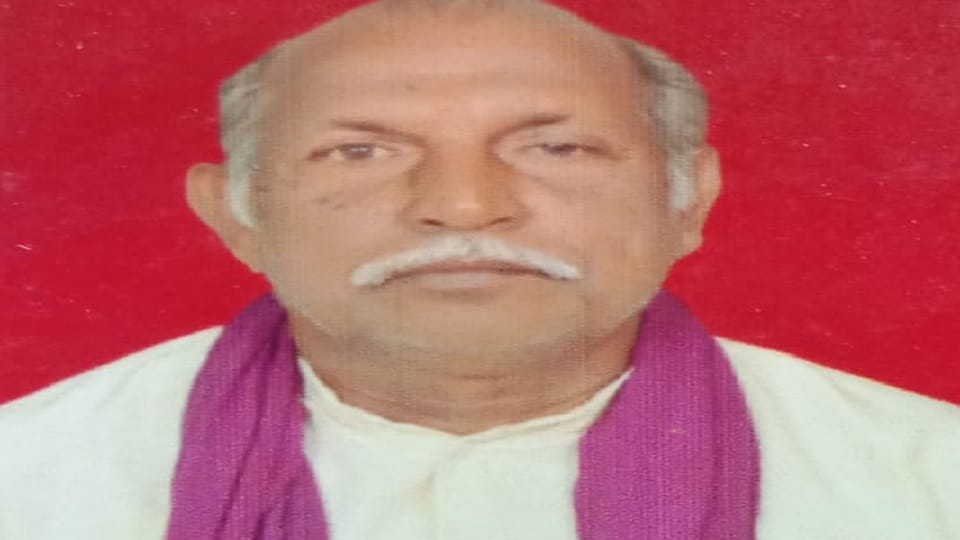 An elderly man who went to vote for Panchayat elections died died due to a heart attack in Dhamtari