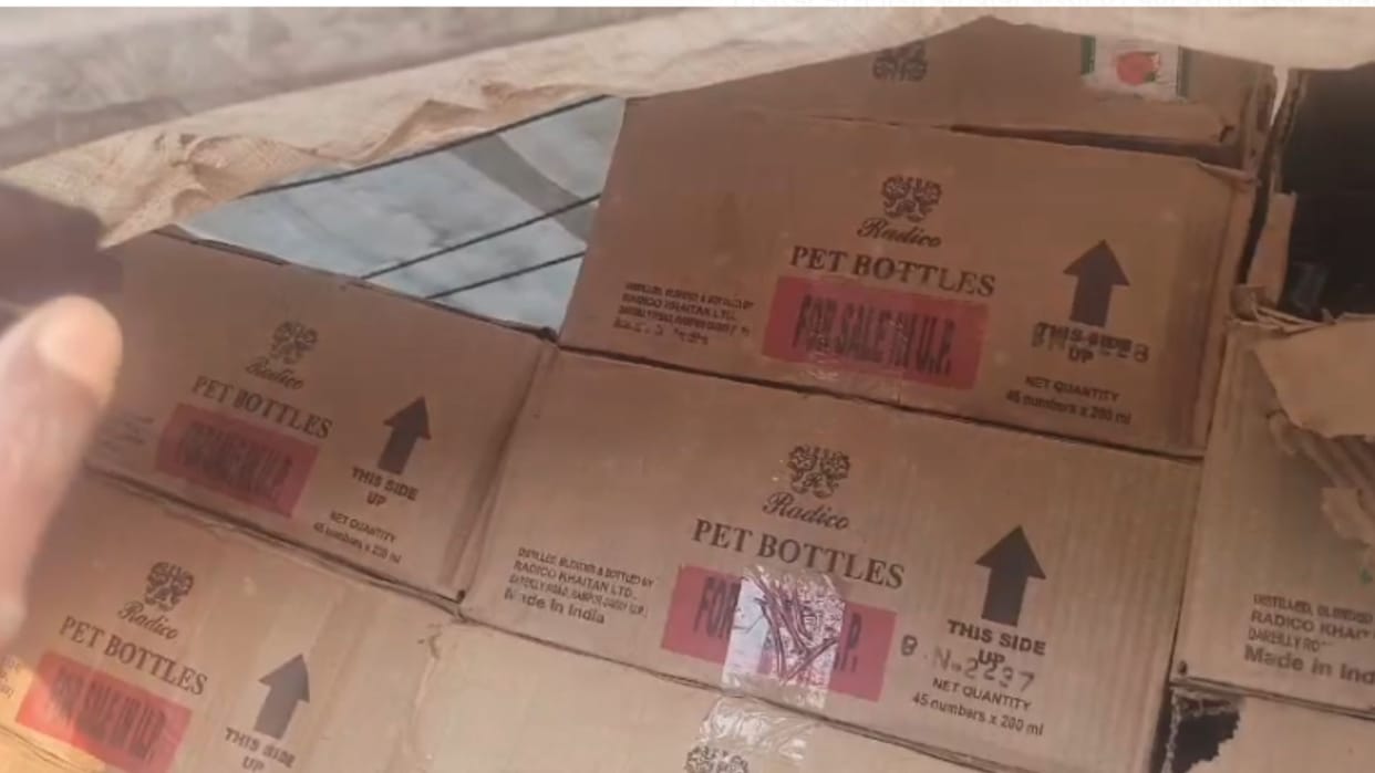 Excise department arrested an accused with illegal liquor in Azamgarh