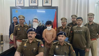 पुलिस गिरफ्त में साइबर ठग