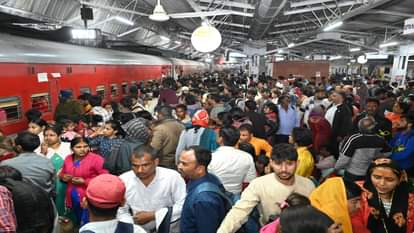 Announcement made on the second day also, there is huge crowd at Prayagraj Junction