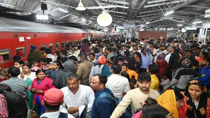 Announcement made on the second day also, there is huge crowd at Prayagraj Junction