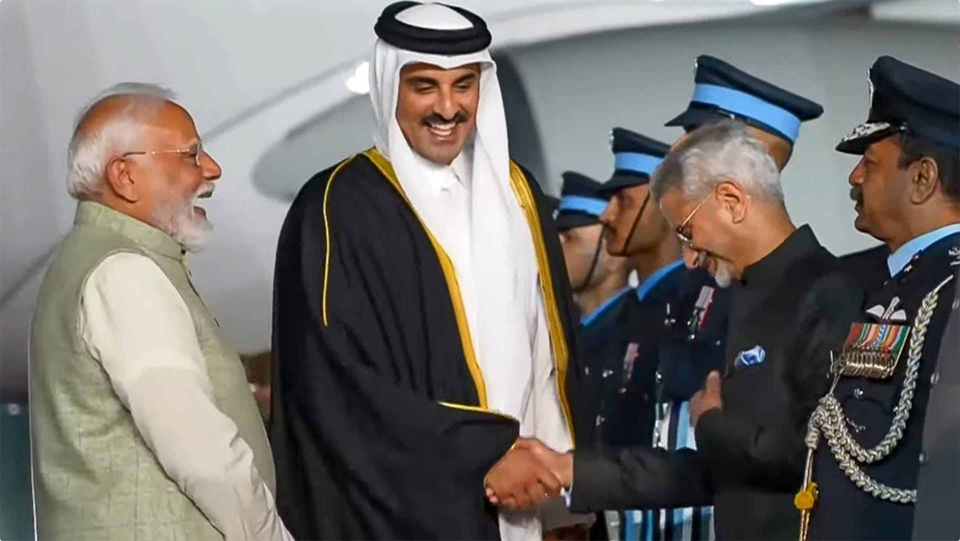 PM Modi went to IGI Airport to receive the Amir of the State of Qatar, Sheikh Tamim Bin Hamad AL Thani