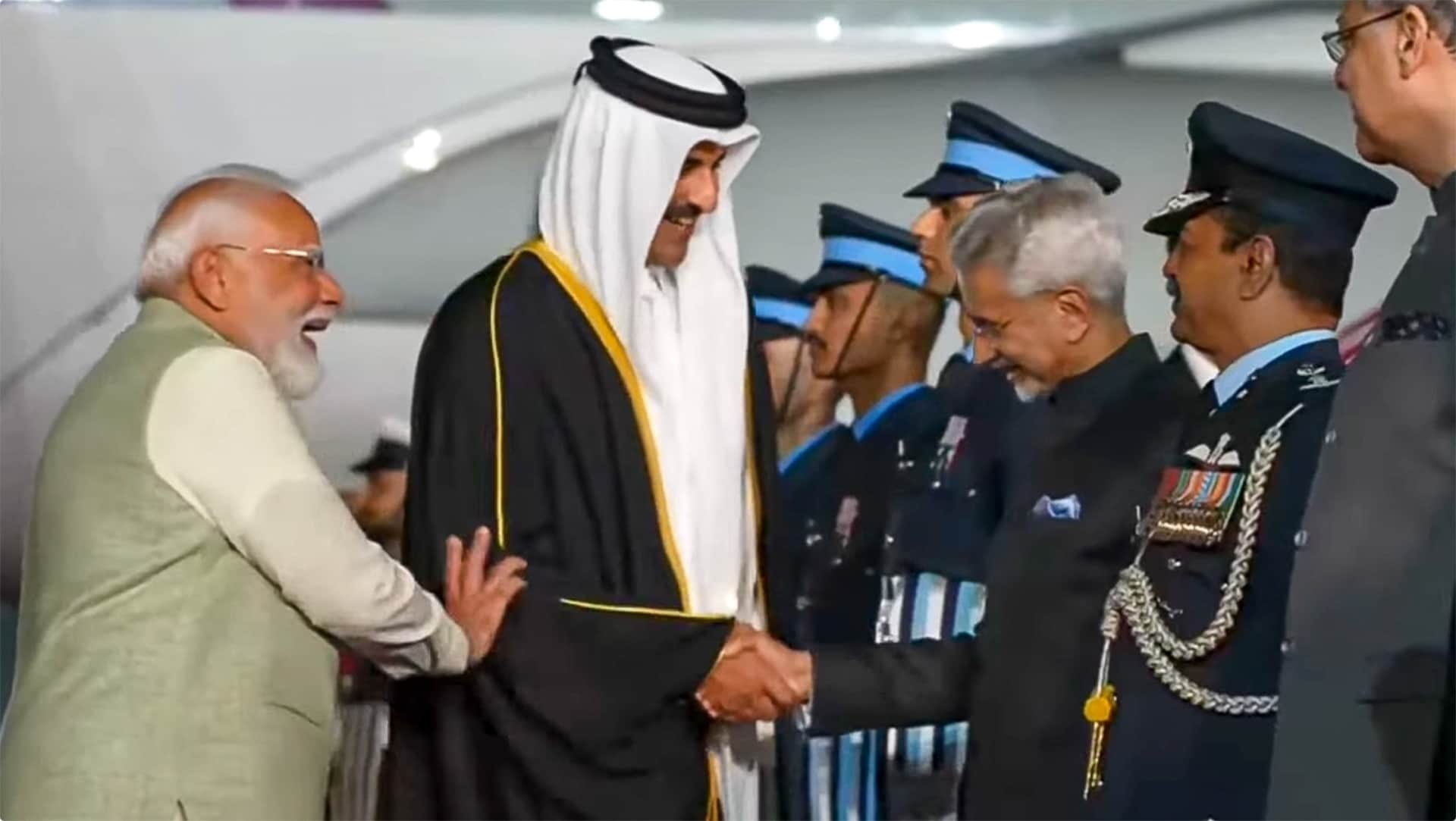 PM Modi went to IGI Airport to receive the Amir of the State of Qatar, Sheikh Tamim Bin Hamad AL Thani