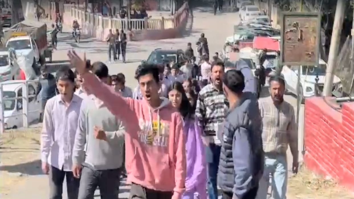 ouths got angry when Prak Shastri candidates were excluded from police recruitment, took out protest rally