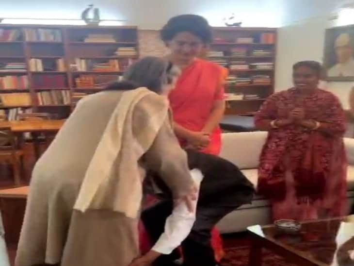 Ramchet Mochi meets to Rahul Gandhi, Priyanka Gandhi and Sonia Gandhi.