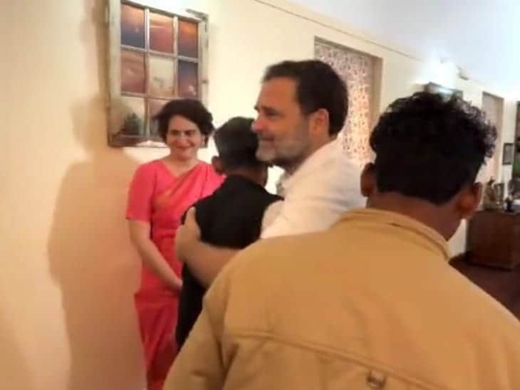 Ramchet Mochi meets to Rahul Gandhi, Priyanka Gandhi and Sonia Gandhi.
