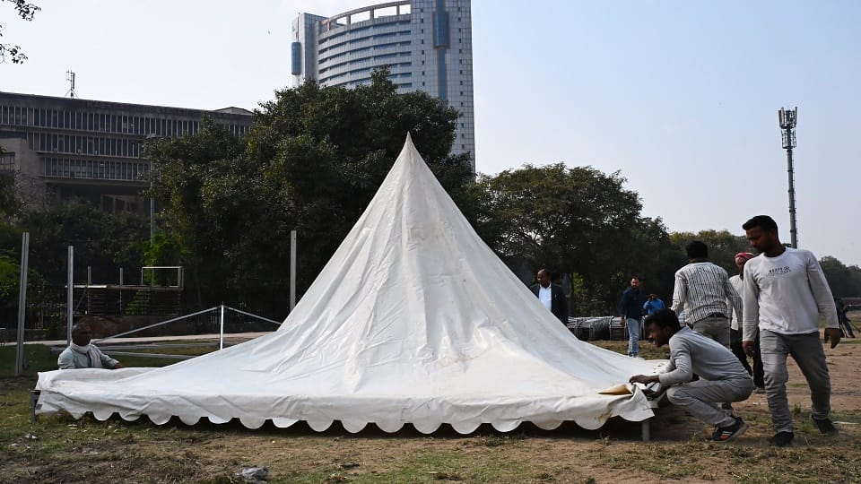 Delhi New CM Preparations for swearing-in ceremony of BJP government begin at Ramlila Maidan