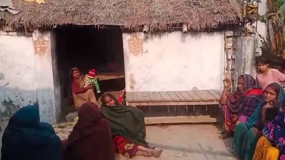cousin brother and sister died after being hit by train in Gonda