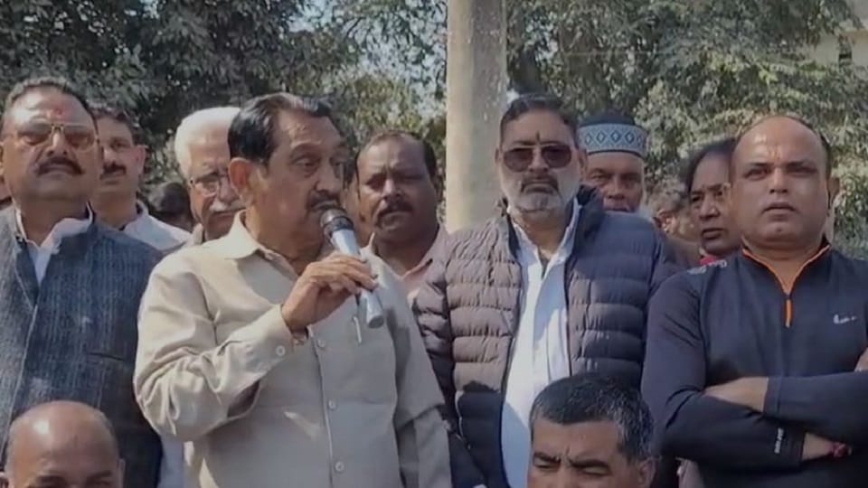 MLA Tilak Raj Behar took out the funeral procession of smart meter in kichha