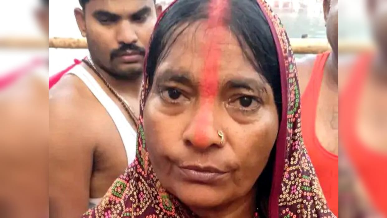 Sheikhpura: Truck crushes bike riding couple mother died in accident daughter faints during matriculation exam