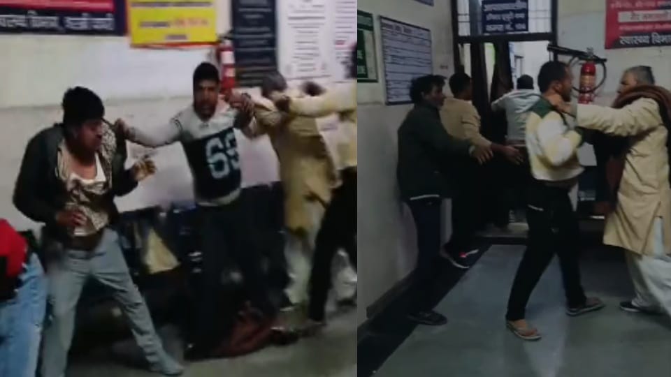 Clash between two groups in Charkhi Dadri Civil Hospital see video
