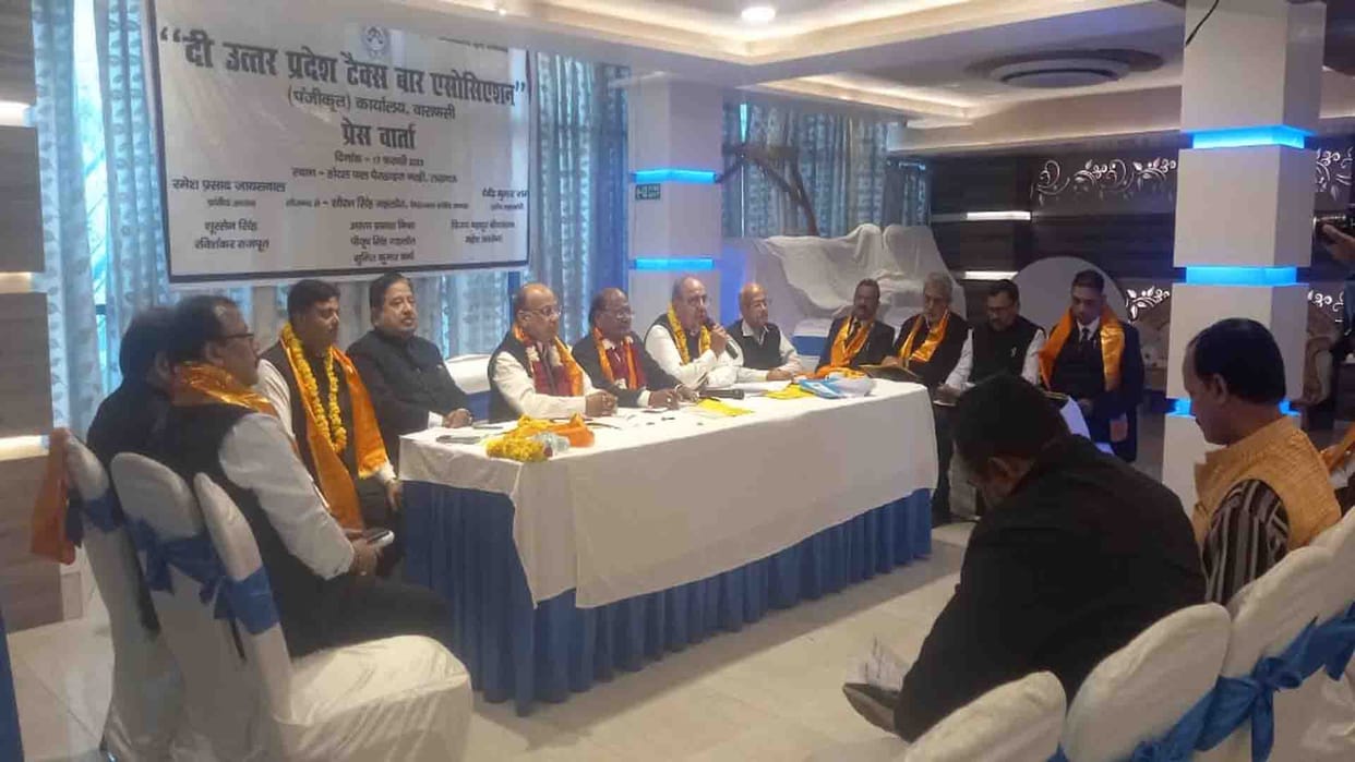 Kanpur: Tax advocates opened front against the Principal Secretary of GST
