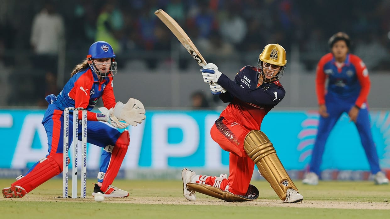 DC vs RCB WPL Live Score: Delhi vs Bengaluru Today Women IPL Match Scorecard News in Hindi