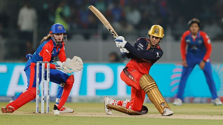 DC W vs RCB W: आरसीबी ने दिल्ली कैपिटल्स को आठ विकेट से हराकर दर्ज की दूसरी जीत, कप्तान मंधाना ने जड़ा पचासा
