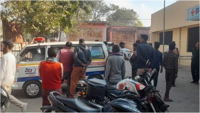 two Qawwals died and six injured due to car collided with roadways bus on Bareilly-Pilibhit highway