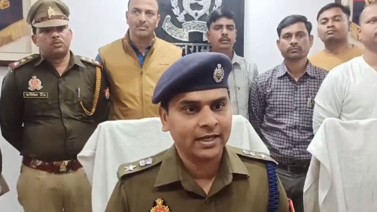 Balrampur: Gang making fake certificates including Aadhaar busted, 11 arrested, laptop and technical equipment