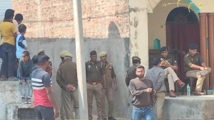 Double murder in Banda girl was stabbed to death family members beat lover to death