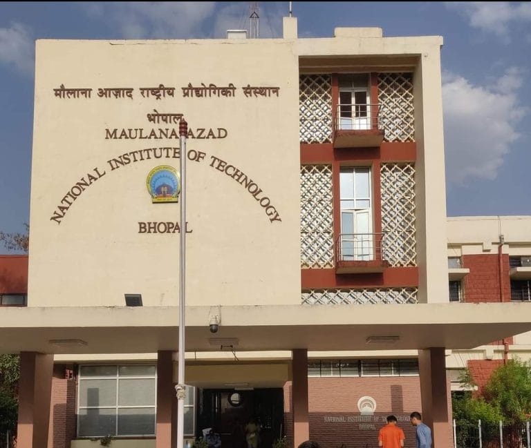 Bhopal: There was a ruckus between students in MANIT at midnight, the video went viral, the police had a tough