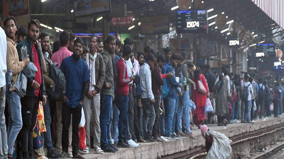 Seven train cancelled going to MahaKumbh from Lucknow Akhilesh taunt Today station closed will thana be closed