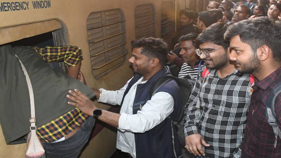 Mahakumbh 2025: route of 32 trains going from Lucknow to Mahakumbh has been decided check list before leaving
