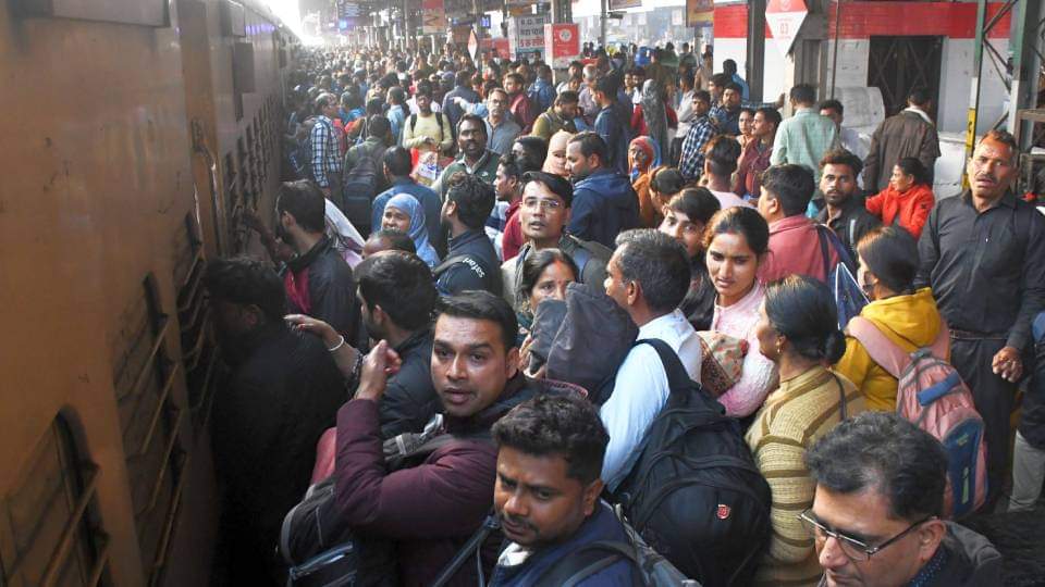Seven train cancelled going to MahaKumbh from Lucknow Akhilesh taunt Today station closed will thana be closed