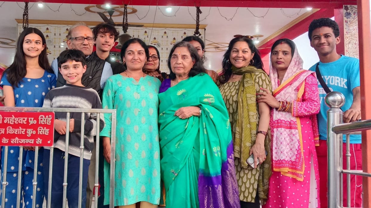 Chhapra: American Judge Sabita Singh reached her native village after 21 years, villagers gave grand welcome