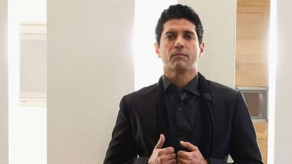 Farhan Akhtar Says Legendary Actor Naseeruddin Shah Did Not Respect Know Why He Said This