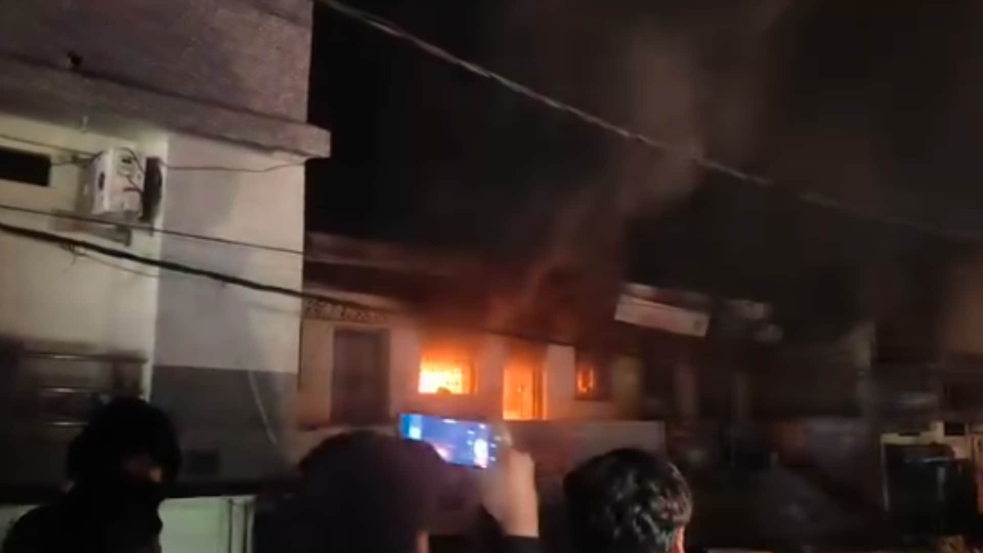 गुना में पार्षद के कार्यालय में लगी आग