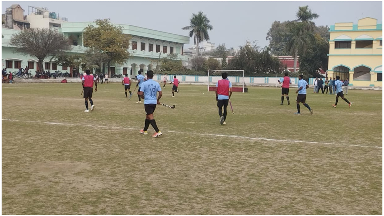 Semi-finals of the ongoing senior and sub-junior hockey competition in Gorakhpur will be played on Wednesday.