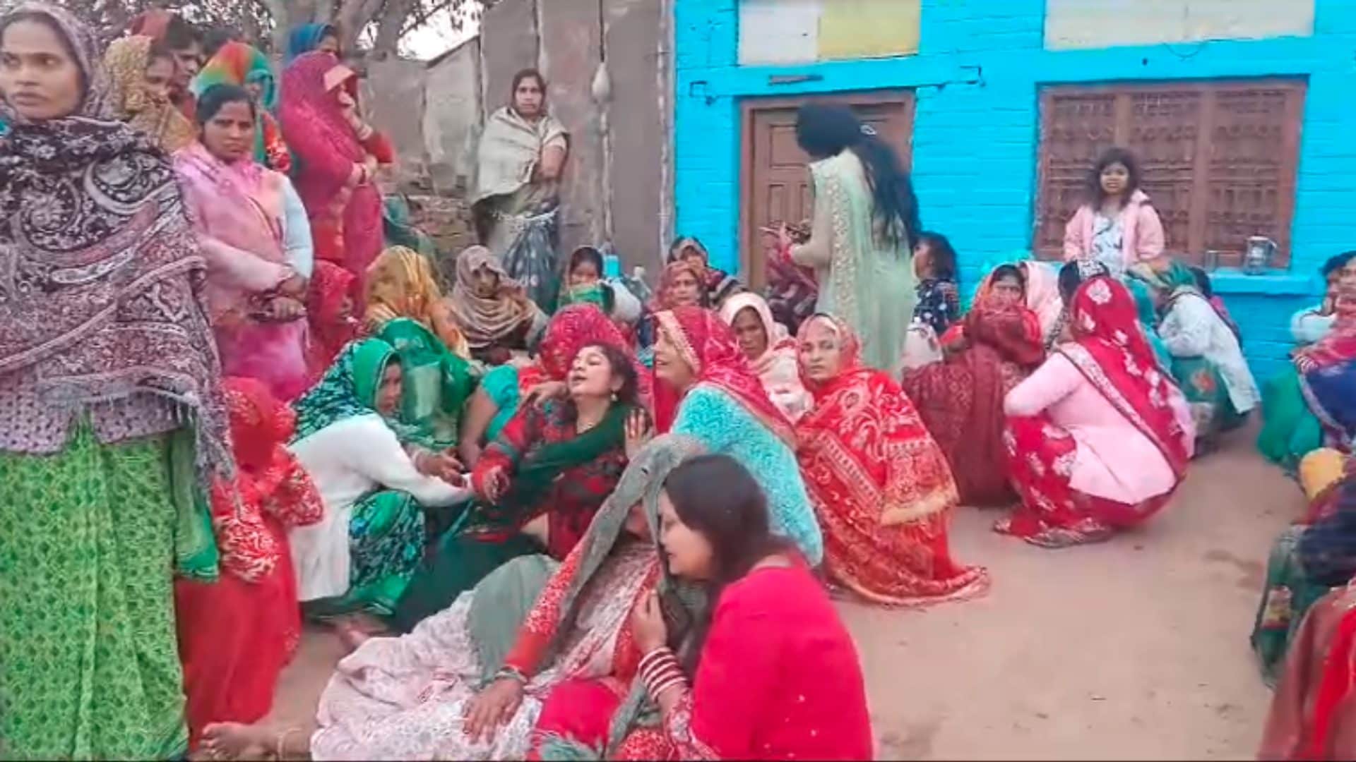 Tragic Road Accident in MP Bhind: Dumper Hits Loading Vehicle, 5 Dead, 13 Injured