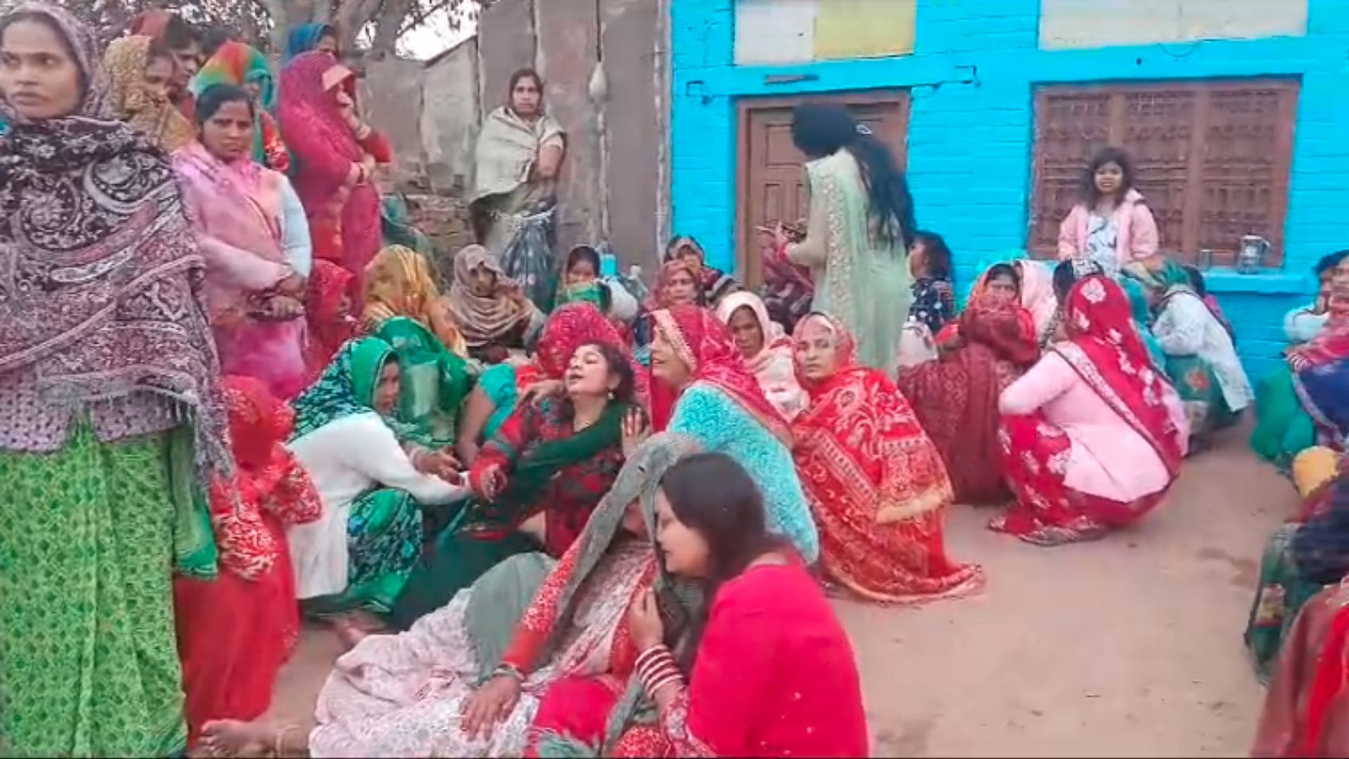 Tragic Road Accident in MP Bhind: Dumper Hits Loading Vehicle, 5 Dead, 13 Injured