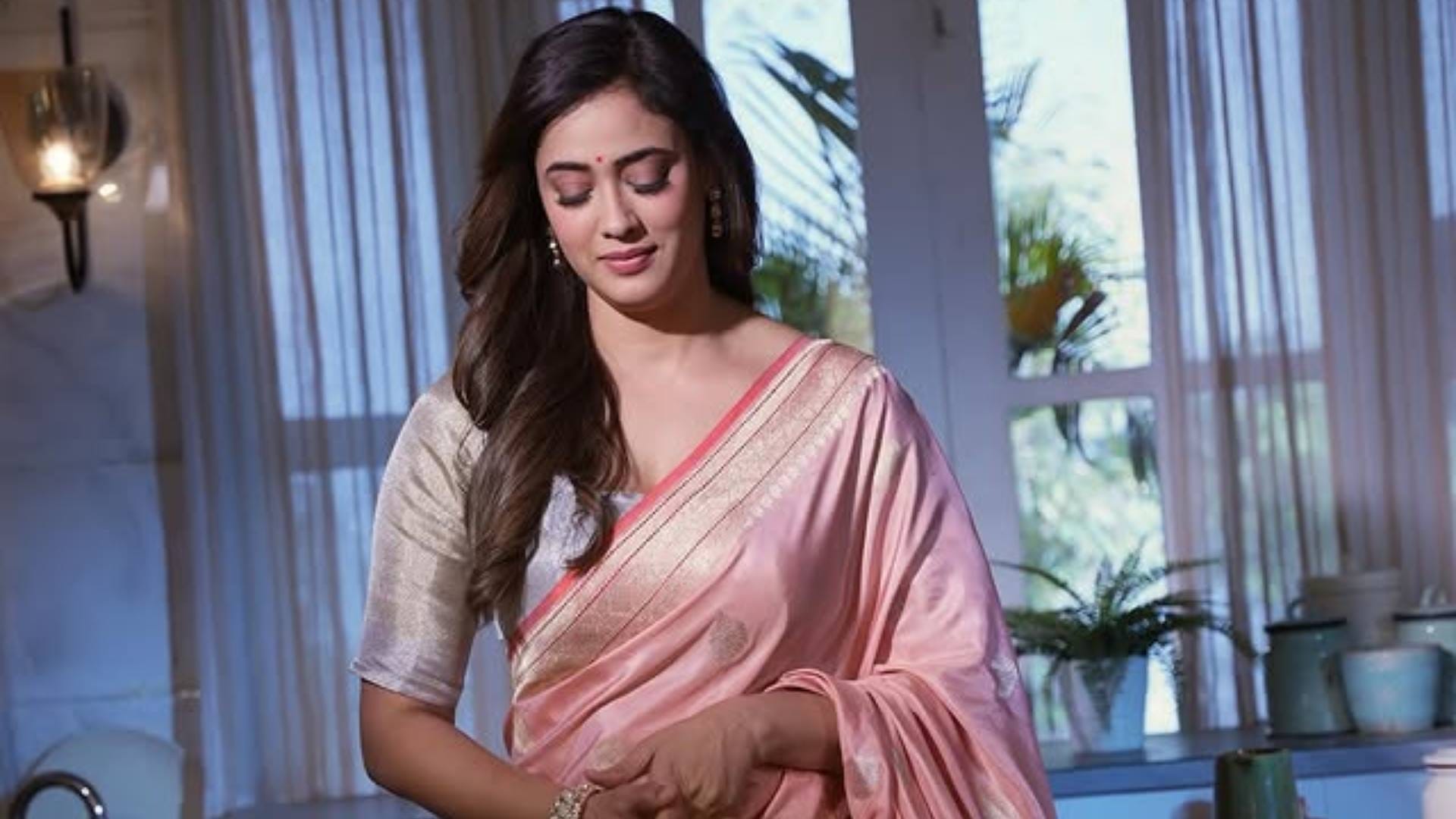 Mahashivratri 2025 Outfit Ideas If You Want to wear saree on shivratri try the look of these actresses disprj