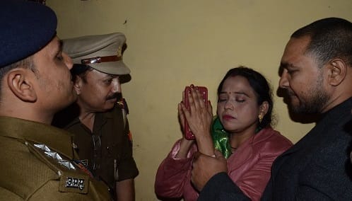 Woman killed her one and a half year old son and then suicide by hanging herself In Kanpur