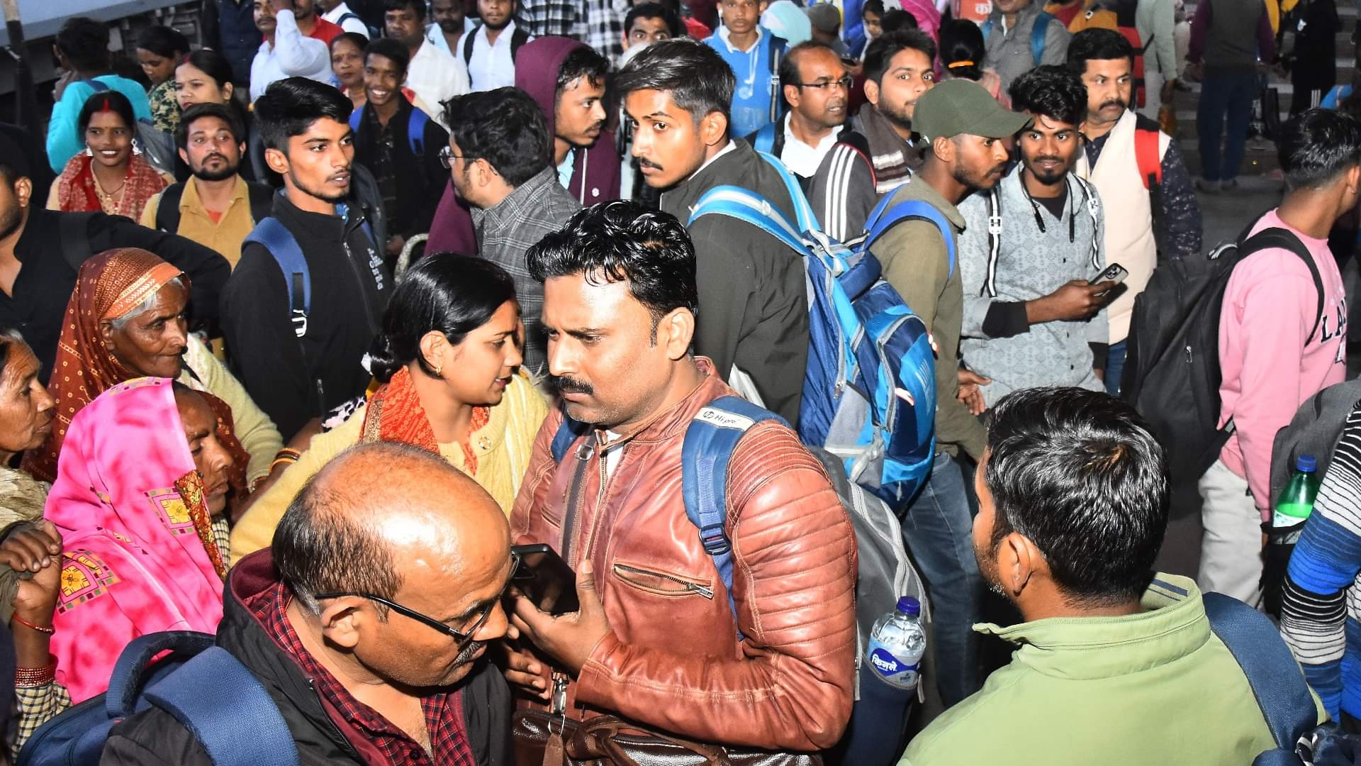 Crowd in trains and buses going to Prayagraj.