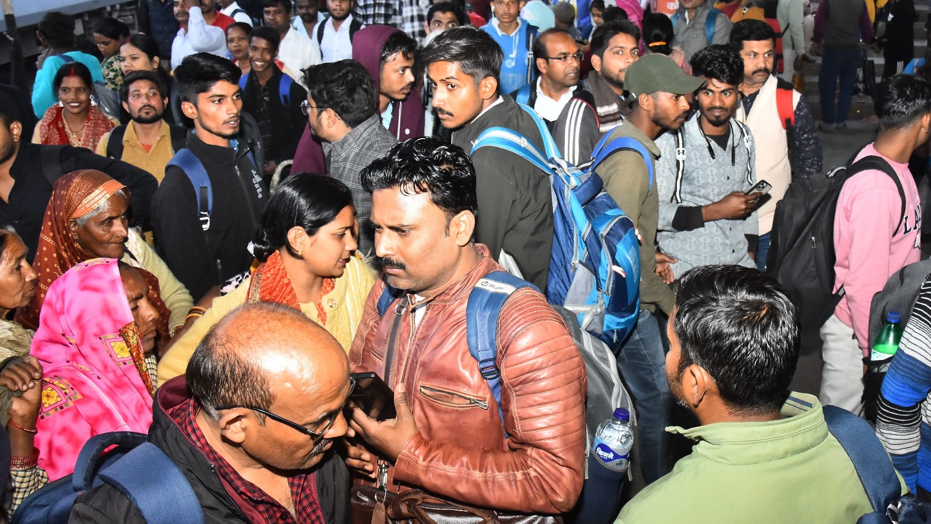 Crowd in trains and buses going to Prayagraj.